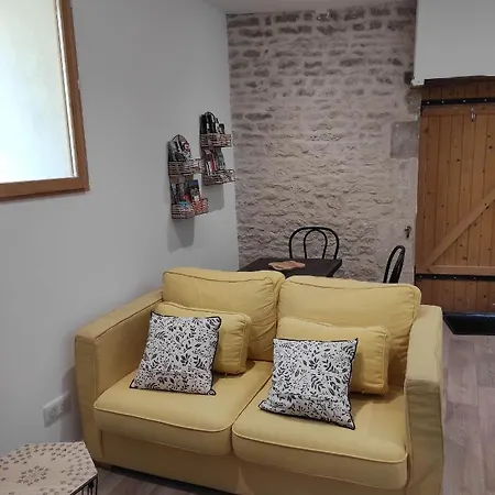 Logis De L'olivier Nyaraló *